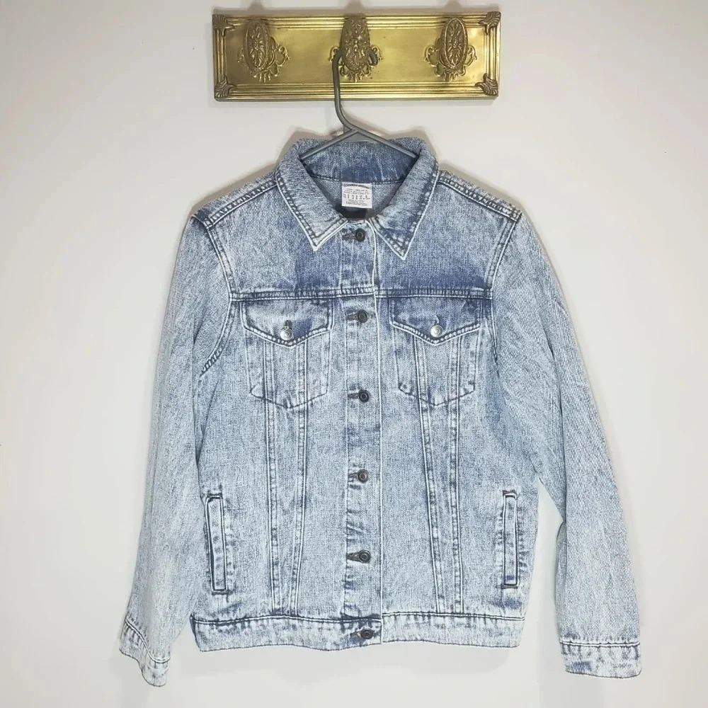 VGT  Looney Tunes Acid Wash Mens/Womans Jean Jacket,size M.
